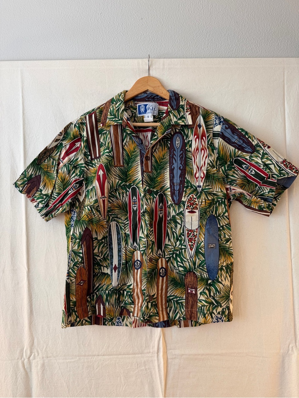 3/$20 reyn spooner green surfboard print camp shirt with multicolor boards